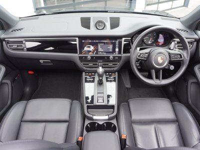 PORSCHE MACAN - 5