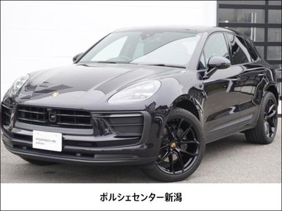 PORSCHE MACAN - 1