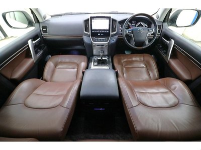 TOYOTA LAND CRUISER 200 - 6