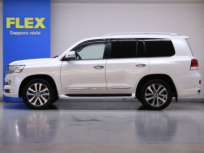 TOYOTA LAND CRUISER 200 - 9