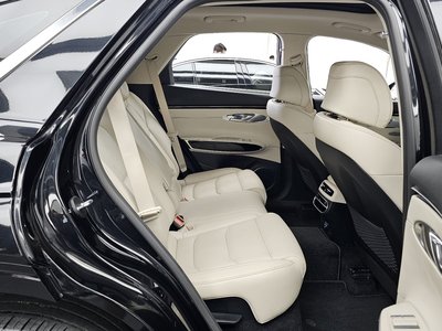 2021 Genesis GV70 — миниатюра 18