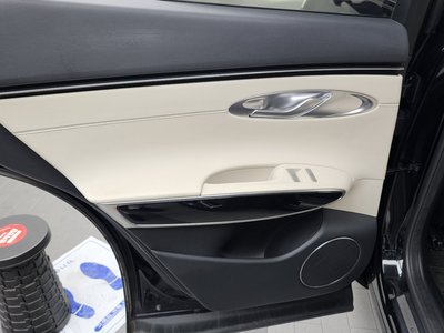 2021 Genesis GV70 — миниатюра 15