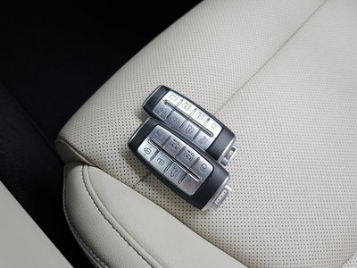 2021 Genesis GV70 — миниатюра 16