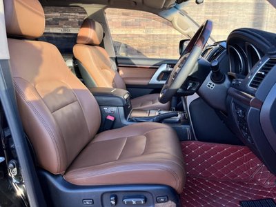 TOYOTA LAND CRUISER 200 - 7