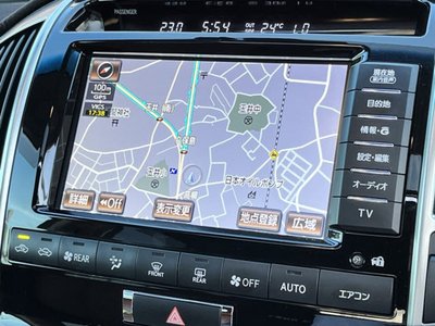 TOYOTA LAND CRUISER 200 - 9