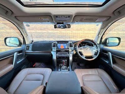 TOYOTA LAND CRUISER 200 - 3