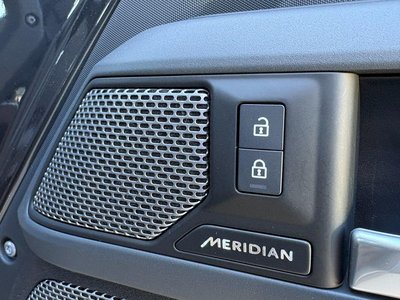 LAND ROVER DEFENDER - 7