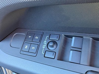 LAND ROVER DEFENDER - 8