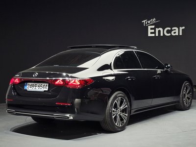 MERCEDES-BENZ E-CLASS - 4