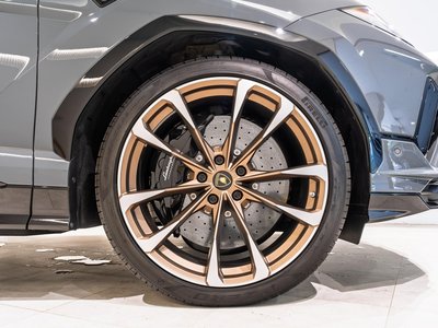 LAMBORGHINI URUS - 10