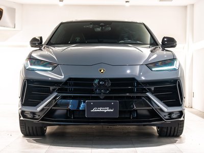 LAMBORGHINI URUS - 4