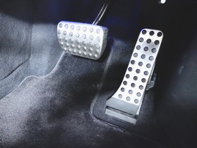 MERCEDES-BENZ EQE - 9