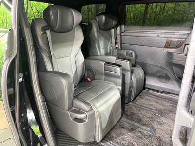 2023 Toyota ALPHARD — фото 9