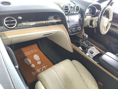 BENTLEY BENTAYGA - 3
