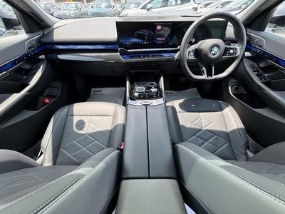صورة 3 لـ 2025 BMW 5 SERIES