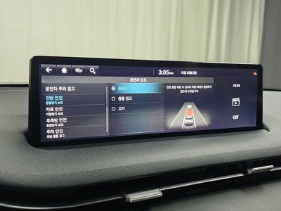 2021 Genesis GV70 — миниатюра 17