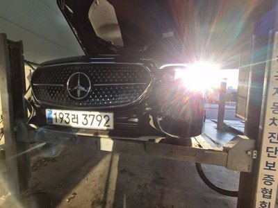 MERCEDES-BENZ E-CLASS - 1