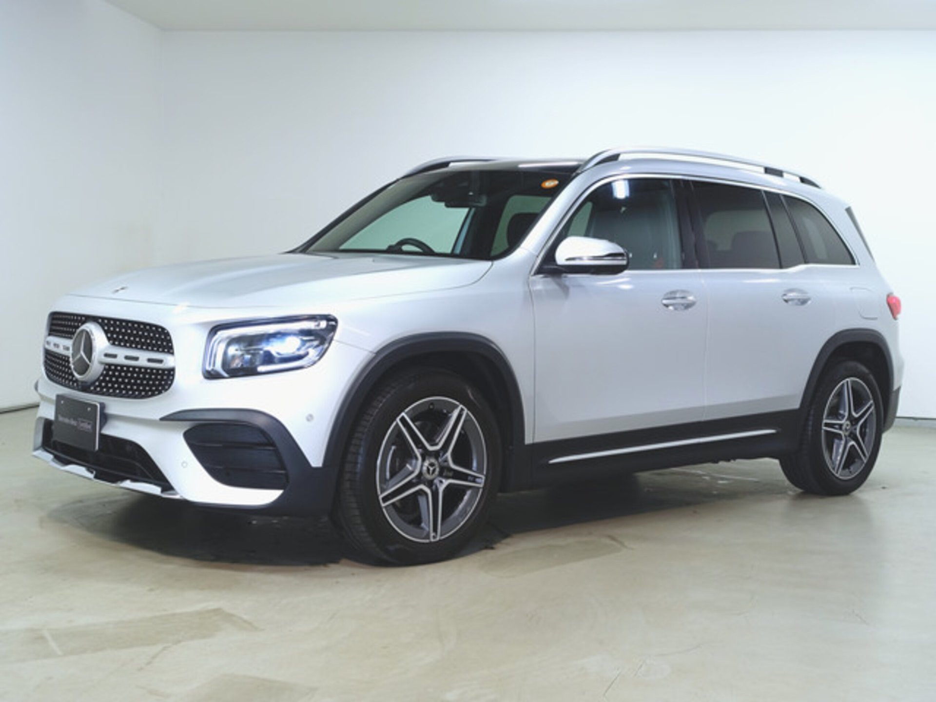 MERCEDES-BENZ GLB - View 1