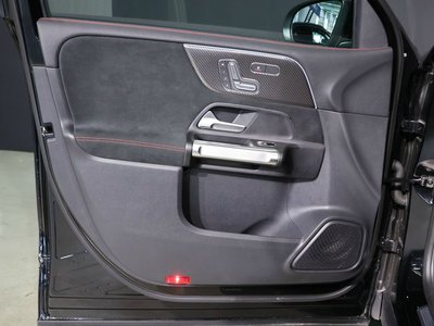 صورة مصغرة 36 لـ 2025 Mercedes-BENZ GLB