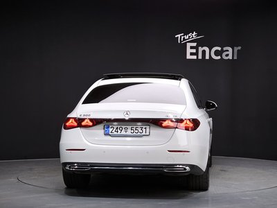 MERCEDES-BENZ E-CLASS - 4