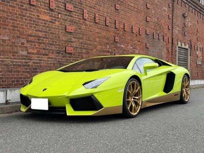 LAMBORGHINI AVENTADOR - 8