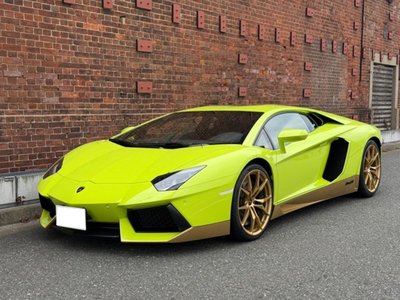 LAMBORGHINI AVENTADOR - 1