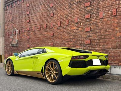 LAMBORGHINI AVENTADOR - 5