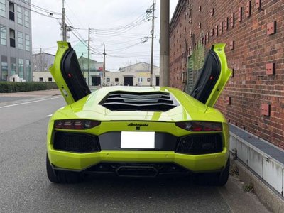 LAMBORGHINI AVENTADOR - 9