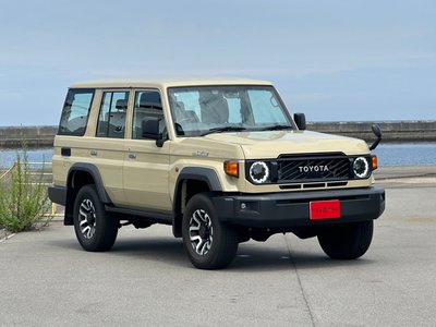 TOYOTA LAND CRUISER 70 - 7