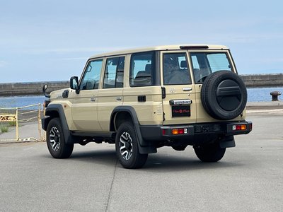 TOYOTA LAND CRUISER 70 - 5