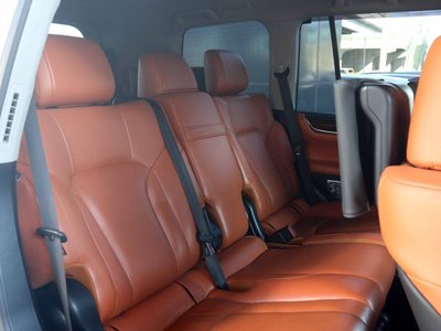 2016 Lexus LX — миниатюра 18