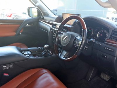 2016 Lexus LX photo 5