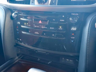 2016 Lexus LX photo 10