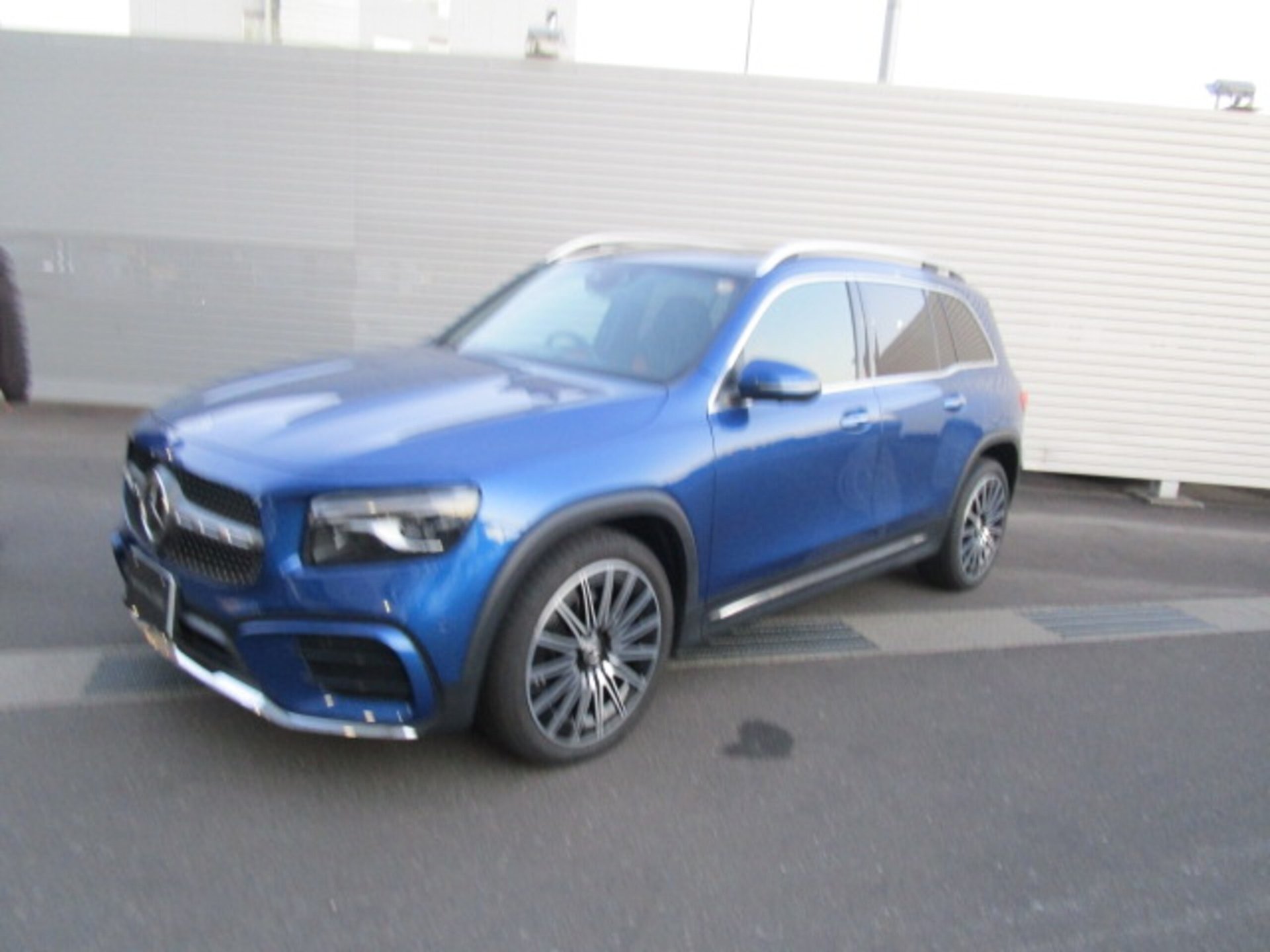 MERCEDES-BENZ GLB - View 1