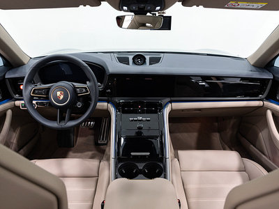 PORSCHE PANAMERA - 4