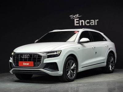AUDI Q8 - 1