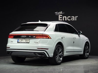 AUDI Q8 - 4