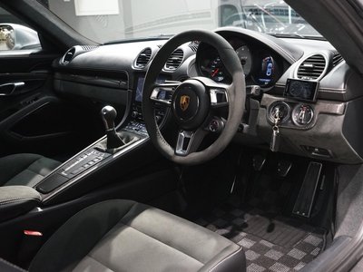 PORSCHE 718 CAYMAN - 3