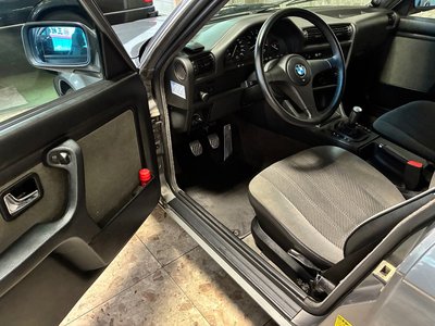 1990 BMW 3 SERIES photo 28