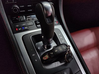 PORSCHE 718 CAYMAN - 9