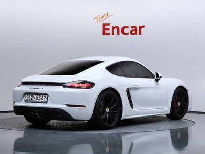 PORSCHE 718 CAYMAN - 3