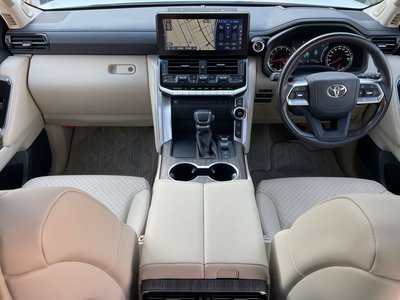 TOYOTA LAND CRUISER 300 - 2