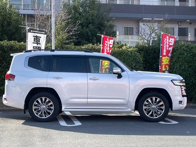 TOYOTA LAND CRUISER 300 - 8