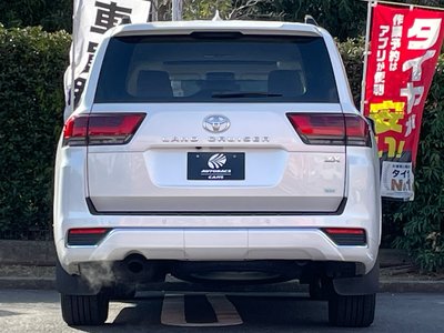 TOYOTA LAND CRUISER 300 - 9