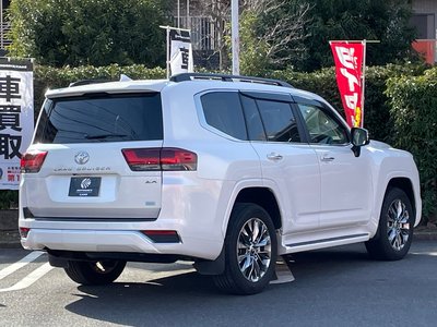 TOYOTA LAND CRUISER 300 - 3