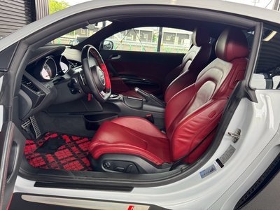 صورة مصغرة 45 لـ 2013 AUDI R8