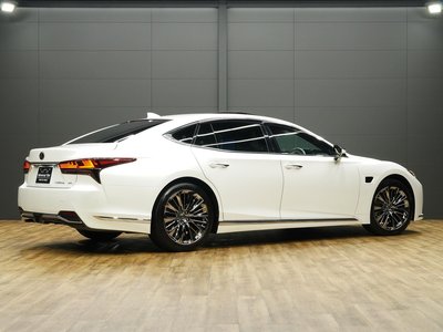 2023 Lexus LS — миниатюра 16