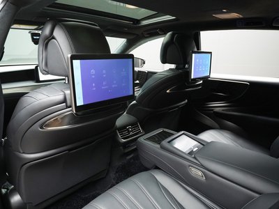 صورة 9 لـ 2023 Lexus LS