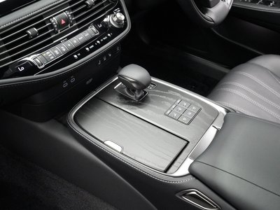 2023 Lexus LS — миниатюра 18