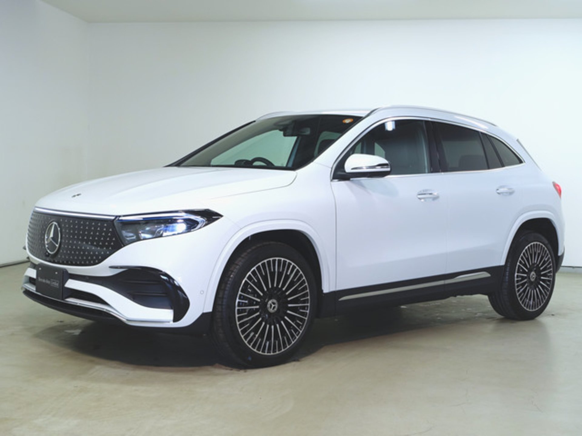 MERCEDES-BENZ EQA - View 1